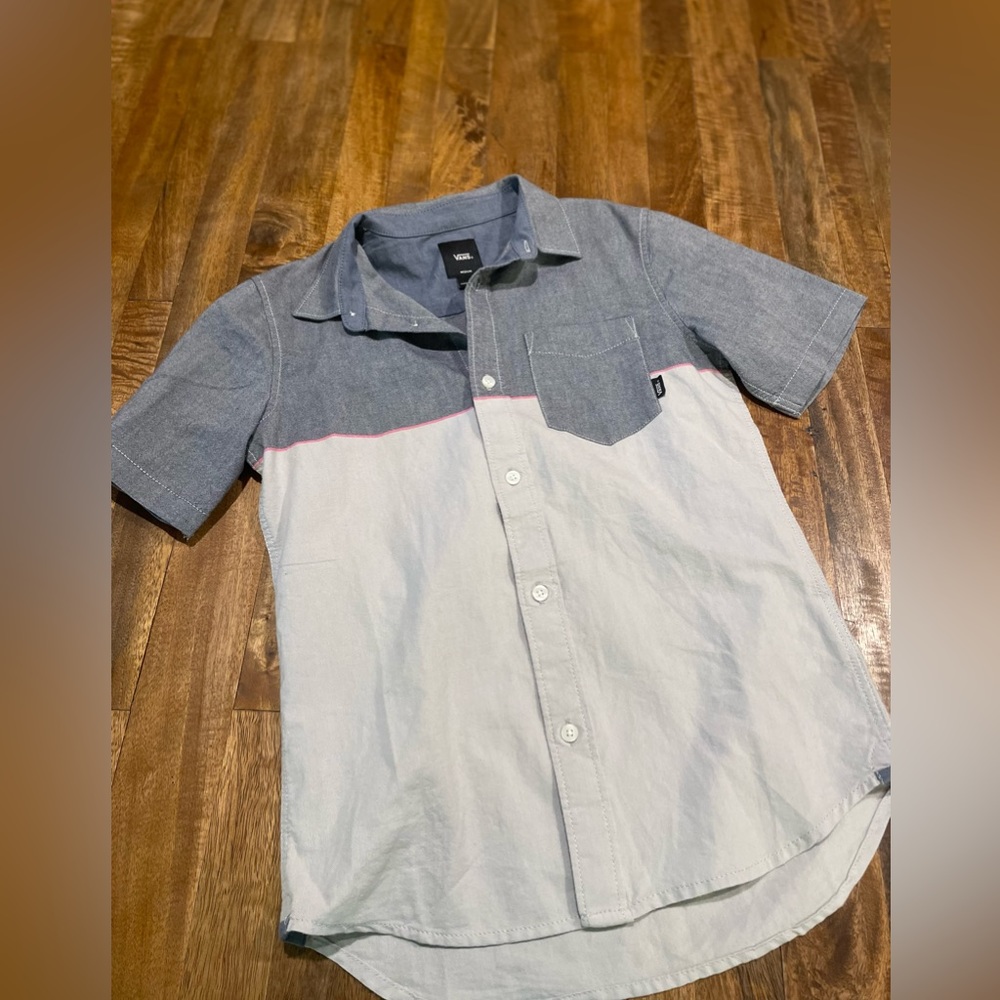 VANS boys short sleeve button down-Sz M